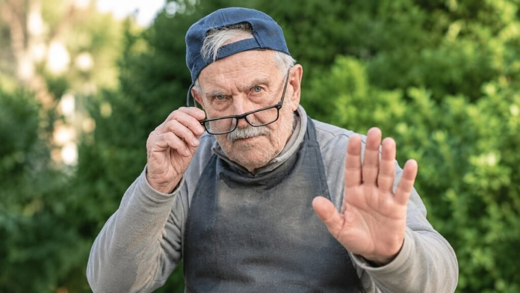 The Most Expensive Longevity Mistake: 3 Daily Habits That Suppress Your Hypothalamic Rhythms