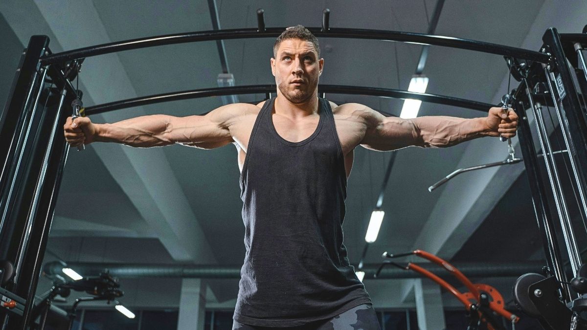 A Hollywood Trainer Reveals The 5 'A-List' Exercises That Keep Stars Muscular at Any Age