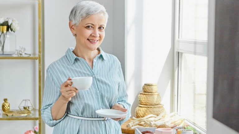This 75-Year-Old Grandmother's 10-Minute Morning Routine Is Making 30-Year-Olds Feel Embarrassed (And Doctors Are Stunned)
