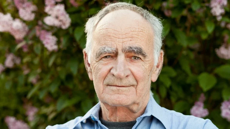 Scientists Discover a "Kill Switch" for Aging Cells — And You Can Flip It Naturally