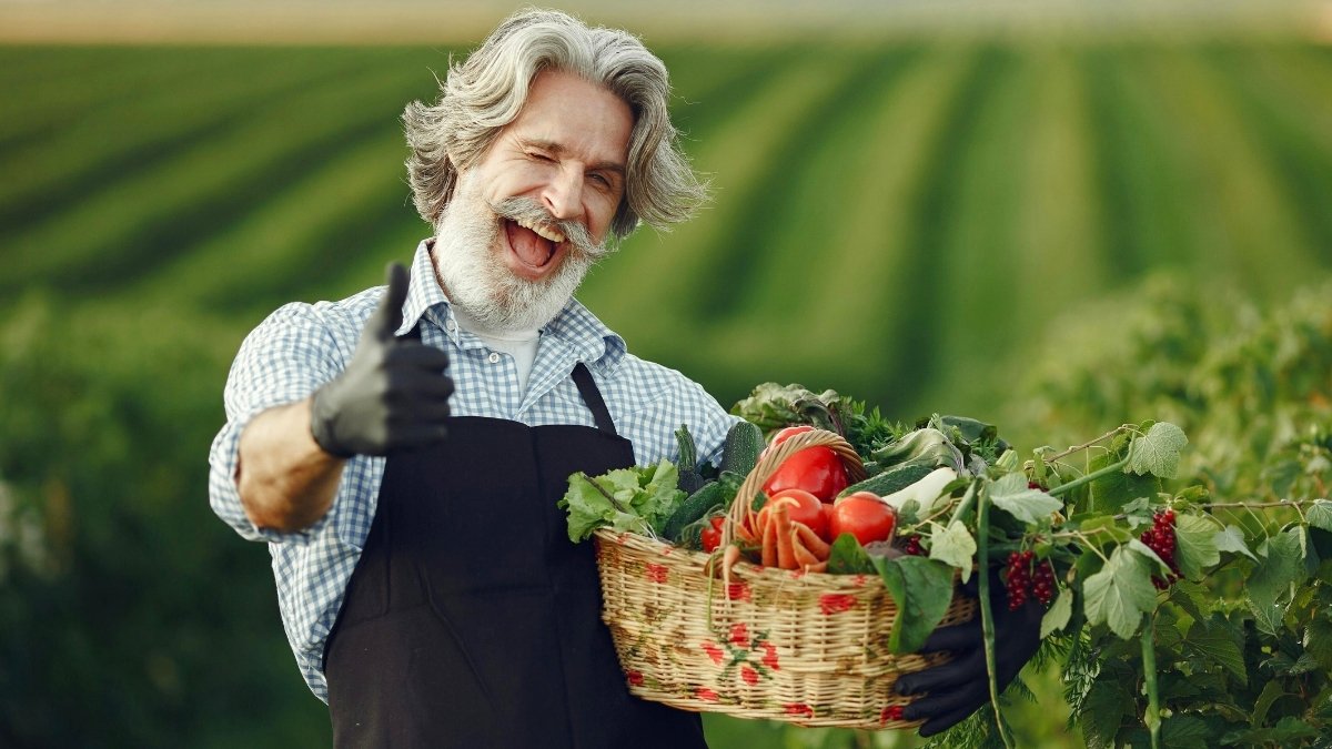 I Met an 65-Year-Old Farmer With No Wrinkles — His Daily Longevity Diet Left Me Speechless (You’re Eating Wrong!)