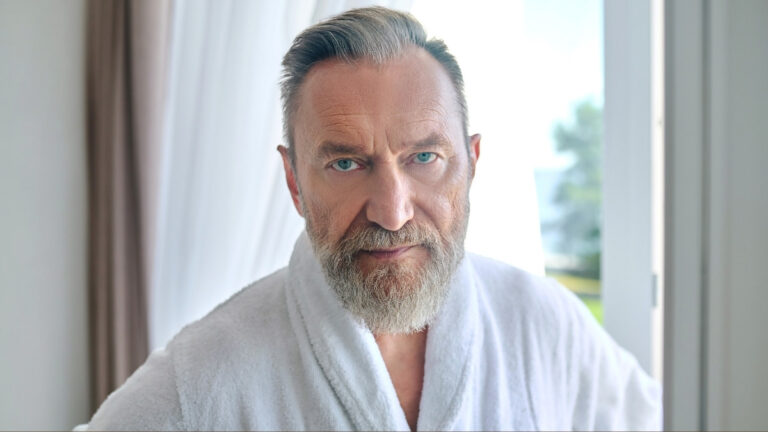 ‘You’re Bathing Wrong’—Viral Doctor Rant Exposes Aging Danger in Your Shower!
