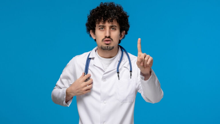 Stop Ignoring These Senior Health Red Flags! 5 Signs You Can’t Afford to Miss