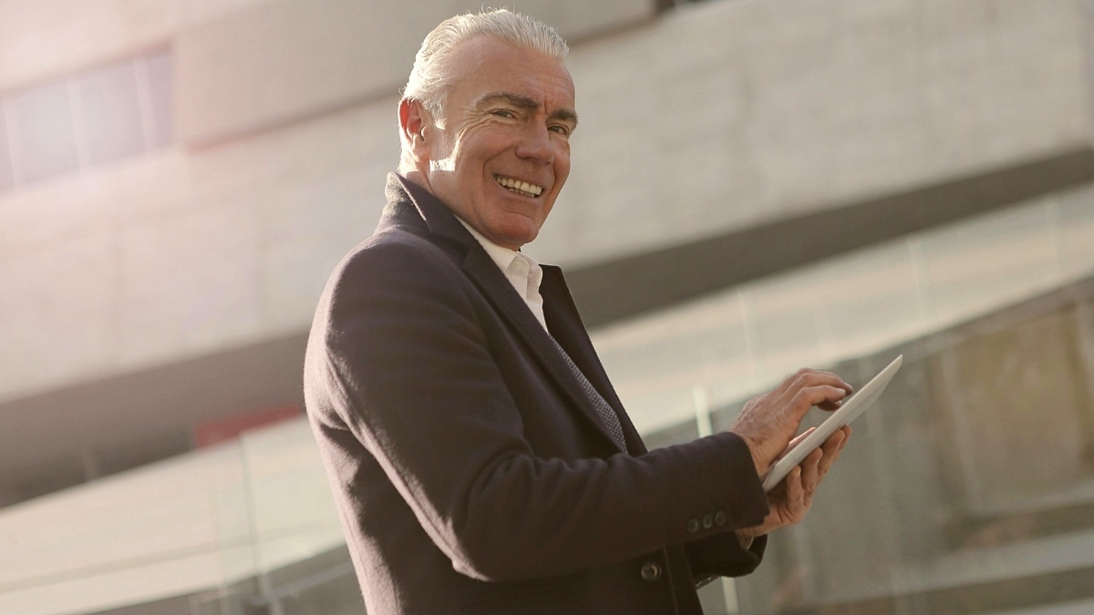 I Spent a Day With a 76-Year-Old Learning His 5th Language—The Memory Techniques He Uses