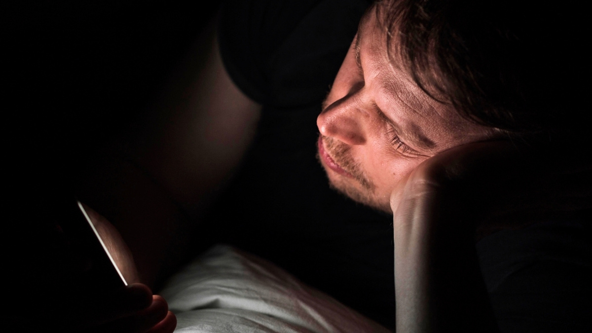 The Dark Truth About ‘Doomscrolling’ – Are You a Victim?