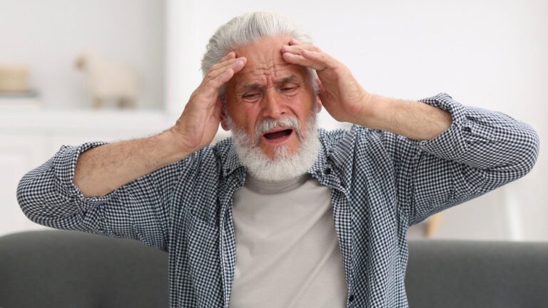 Senior Stress Warning Signs: How To Recognize Emotional Burnout Before It Worsens