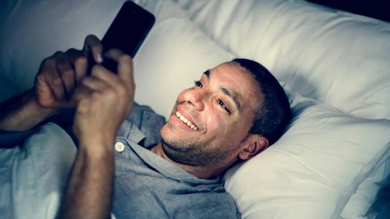 Your Phone is Aging You. The 10-Minute 'Vagus Nerve Reset' That Lowers Stress Age