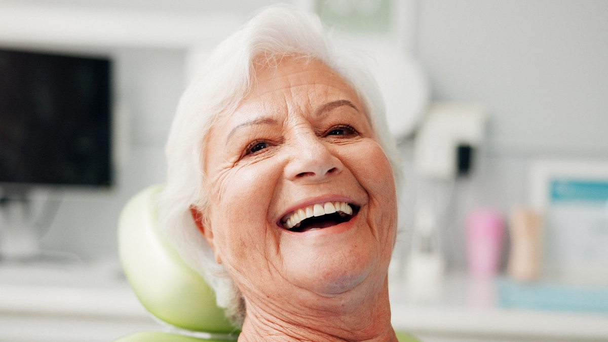 She Whitened Her Teeth Naturally at 60 with 2 Home Hacks (The Natural Glow-Up Secret)