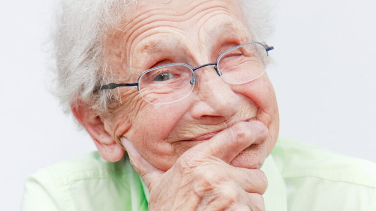 7 Simple Memory Ideas That Reduce Loneliness, According to Hinge Research