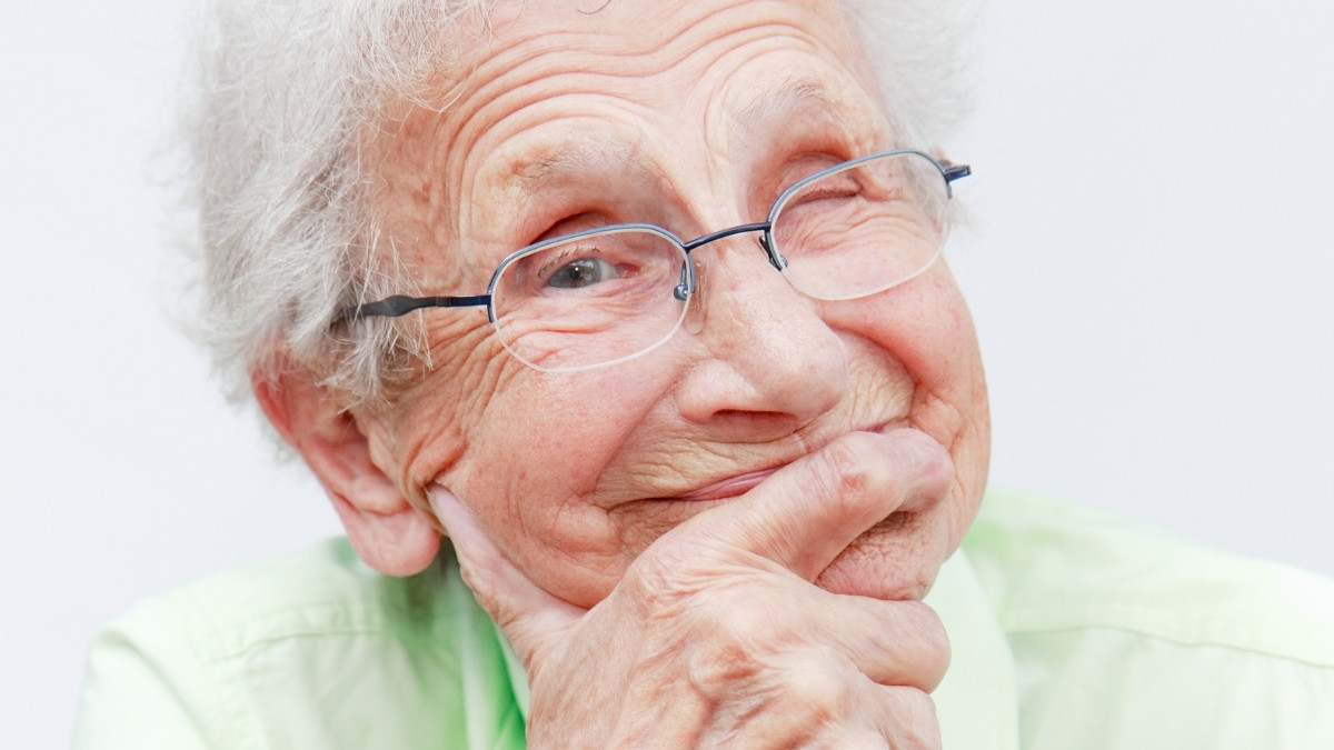 7 Simple Memory Ideas That Reduce Loneliness, According to Hinge Research