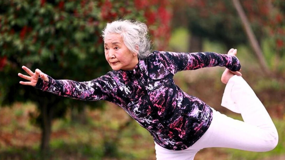 My Yoga Instructor Is 78 and More Flexible Than Me—Here's the 5-Move Sequence That Boost Aging Muscles