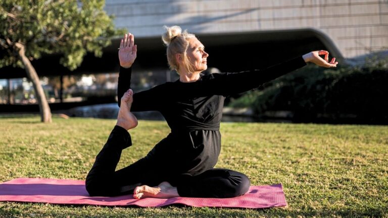Yoga vs. Aging: How This 75-Year-Old Transformed Her Body in 30 Days!