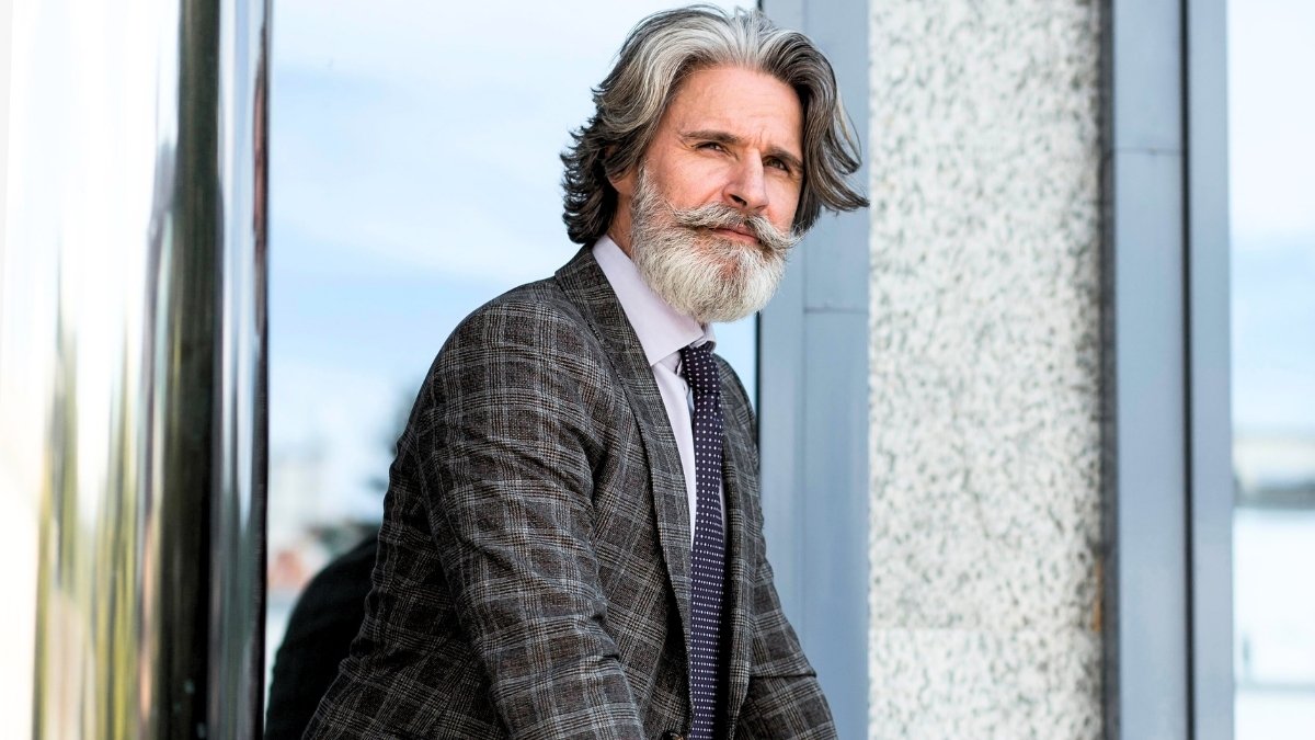 The Benjamin Button Method: Hollywood's Reverse-Aging Obsession