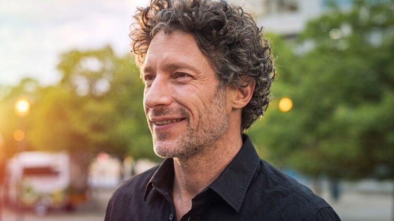 Doctors Can’t Explain How He Reversed 40 Years of Aging — His Secret Morning Trick Revealed!