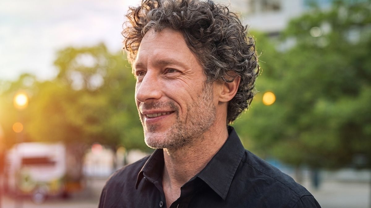 Doctors Can’t Explain How He Reversed 40 Years of Aging — His Secret Morning Trick Revealed!