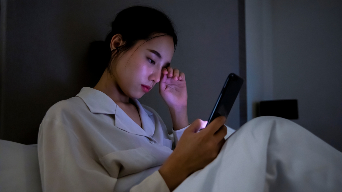 Sleep or Suffer: The Midnight Habit Quietly Destroying Senior Mental Health