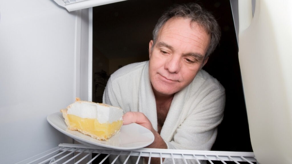 Your Favorite Midnight Snack Is Secretly Killing Your Gut – Here’s Why!