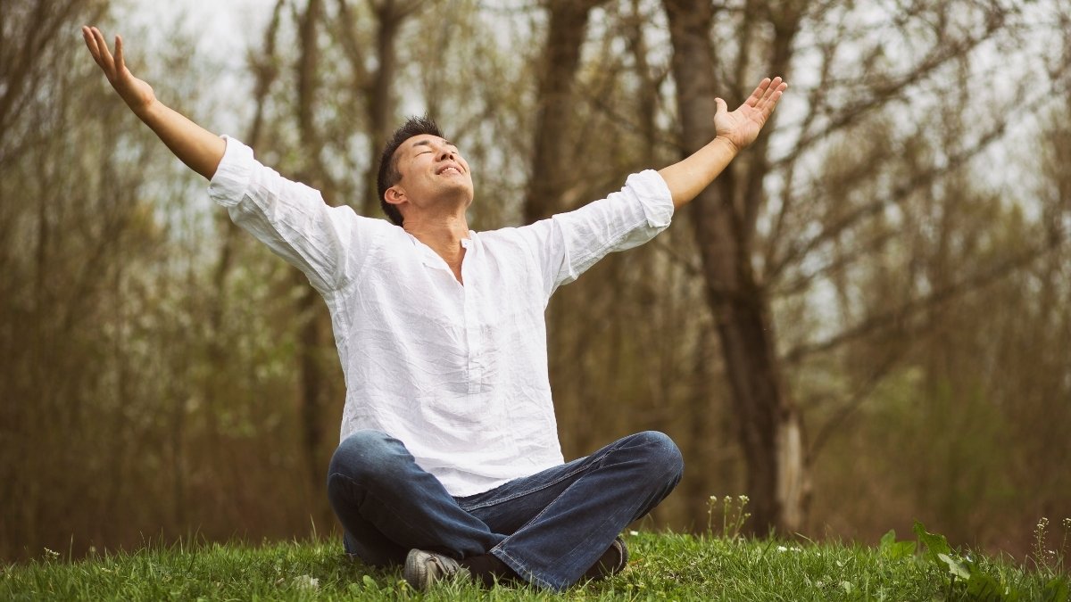 How to ‘Brainwash’ Yourself into Being Happier (Yes, Really)