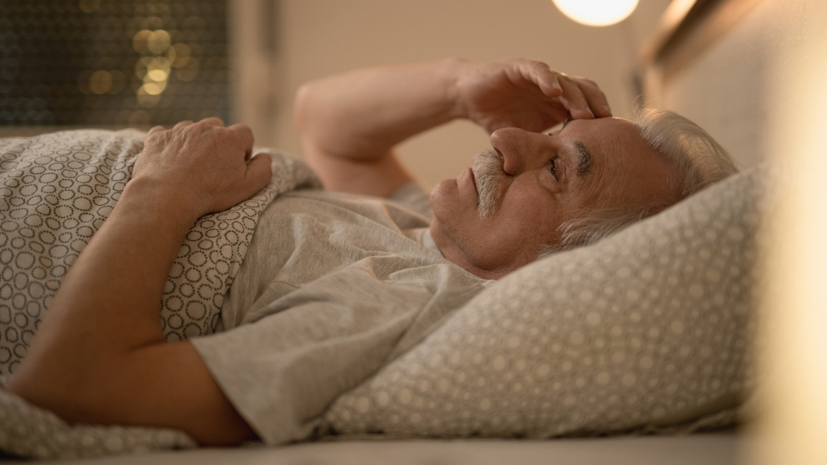 Sleep or Suffer: The Midnight Habit Quietly Destroying Senior Mental Health