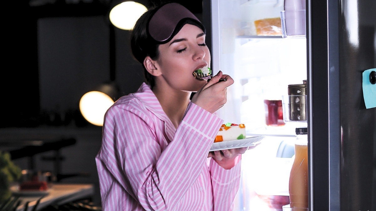 WARNING: Eating After Dark May Be Destroying Your Body Without You Knowing